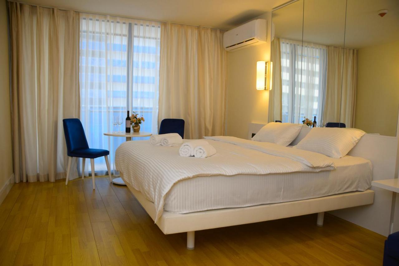 Twin Towers By Picnic Apartment Batumi Exterior photo